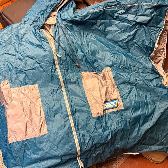 Reconstruct Poncho - Waterproof NYFW Brand 2019 - Picture 1 of 2